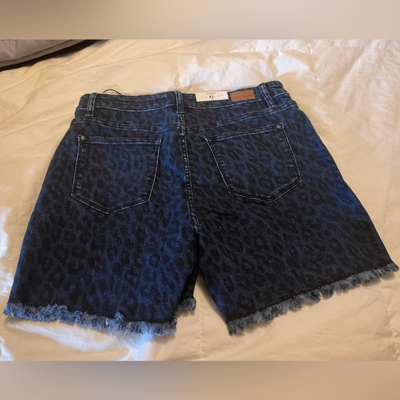 Judy Blue Leopard Print Shorts - Picture 3 of 4